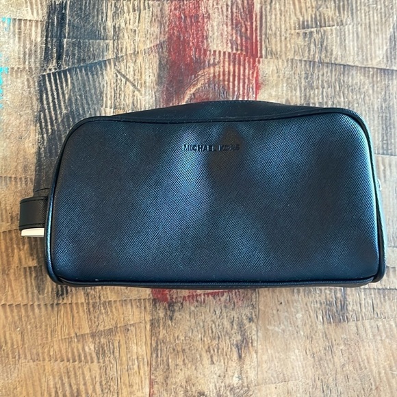 Michael Kors Other - Michael Kors dop kit in black NWOT travel preppy christmas gift